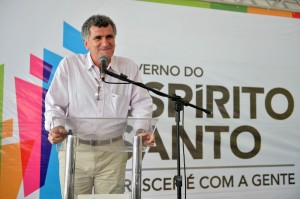 Paulo Ruy discursa sobre a relação com o município de Castelo. Créditos: Thiago Guimarães - Secom.