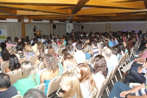 Centenas de pessoas lotaram o salão do Centro de Convenções, em Vitória, para a abertura do 8º Encontro de Inovação da Cesan